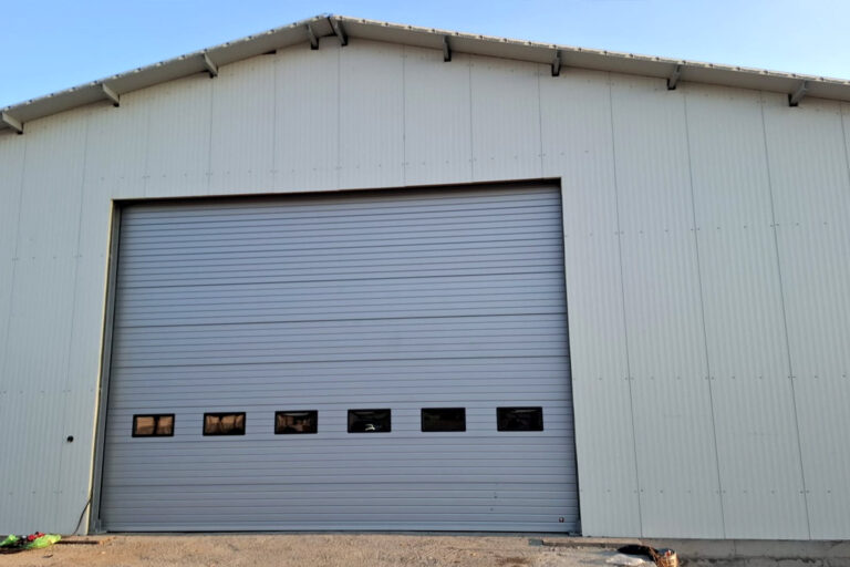 design construction of industrial steel hall with 7 meter roller shutter door in Romania