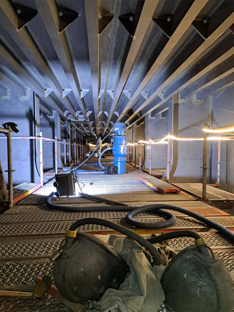 internal tank sandblasting & protective coating-ship repair works