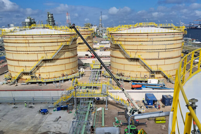 sandblasting painting storage tanks