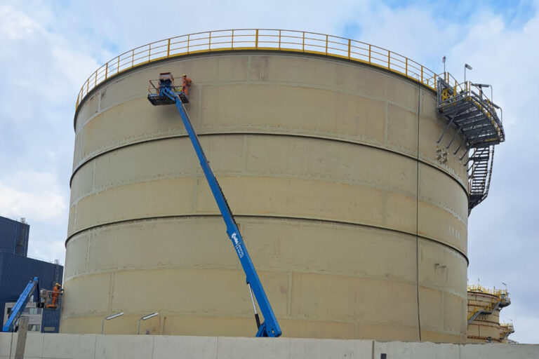 sandblasting painting storage tanks
