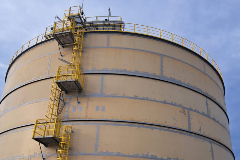 sandblasting painting storage tanks